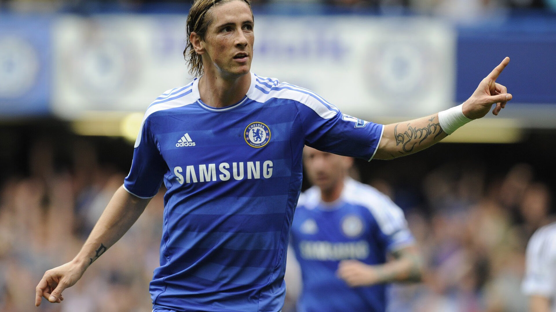 张伟丽为训练馆搬迁剪彩表达感谢，张伟丽教练团队介绍